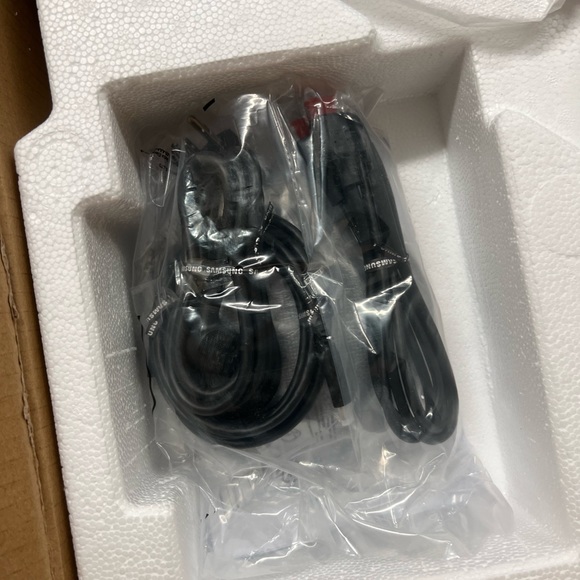 NEW Samsung 49" S95UA Super Ultrawide Dual QHD Monitor, 4ms, QLED, HDR400 - Picture 3 of 14